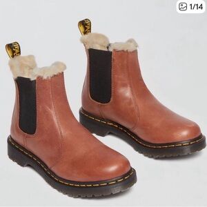 NWT Dr. Martens Women's Leonore Faux Fur Lined Chelsea BootsTan Size 38/ 7 US